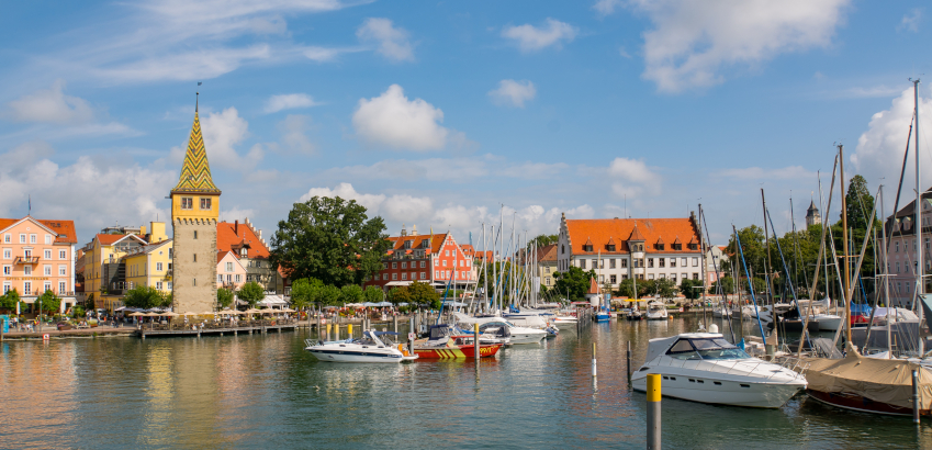 Blick auf den historischen Hafen von Lindau.