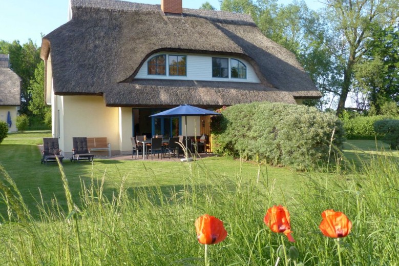 Behagliches Reetdachhaus Eibe 1 Sauna Kamin Wallbo