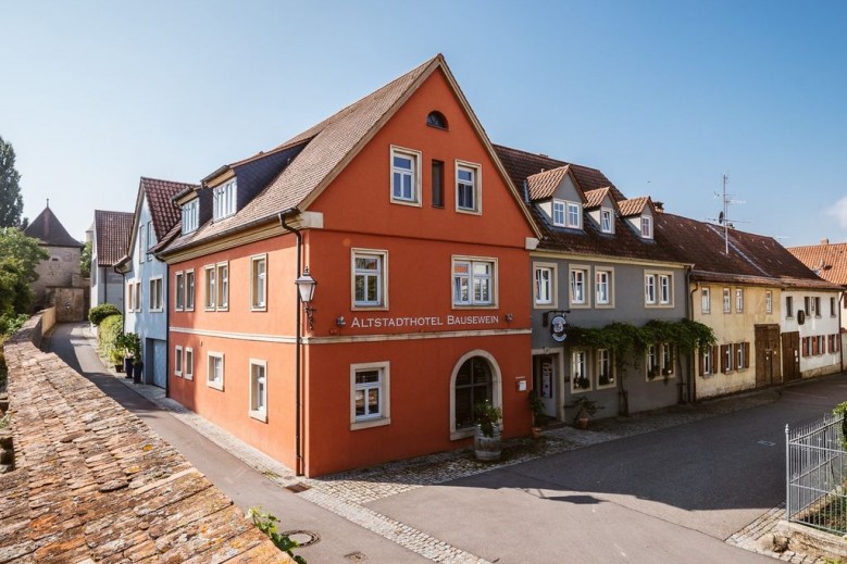 Biobausewein WEIN / HOTEL / LEBEN