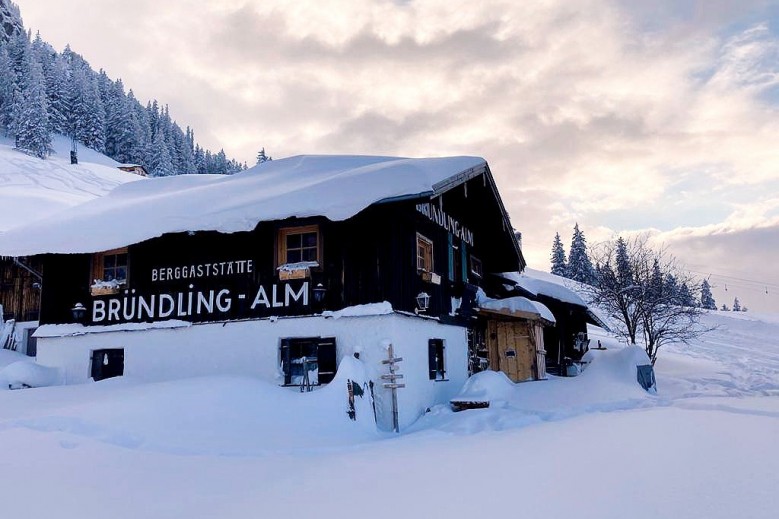 Bründling-Alm Berggasthof auf 1167m auf dem Hochfe