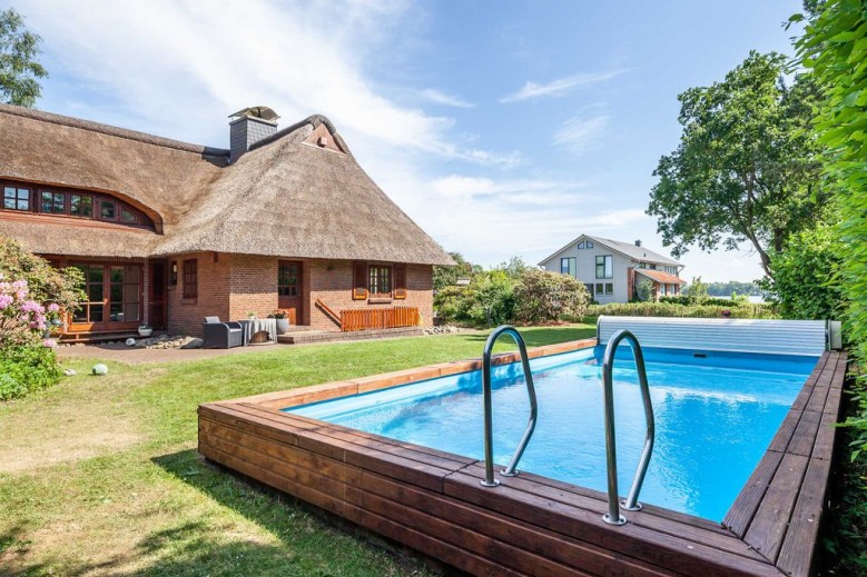 Ferienhaus REETselig mit Pool, Sauna, Garten, Kami