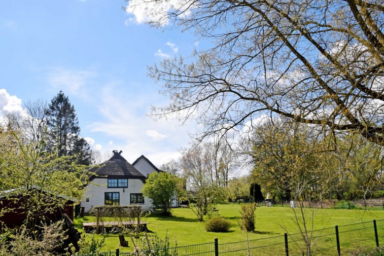 Ferienhaus und -wohnung unterm Reetdach in Woorke