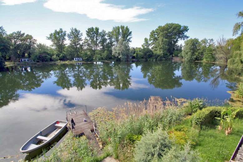 Ferienwohnung 11 mit großer Terrasse am Privatsee