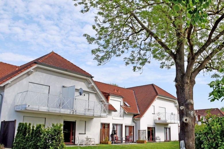 Ferienwohnung Johanna Terrasse und Gartenblick