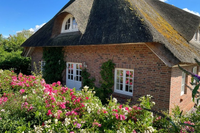 Ferienwohnung mit Reetdach und Ostseeblick OVS 102