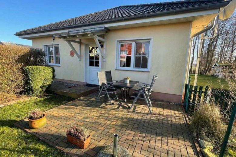 Ferienwohnung OTTOSIN mit Terrasse und Garten