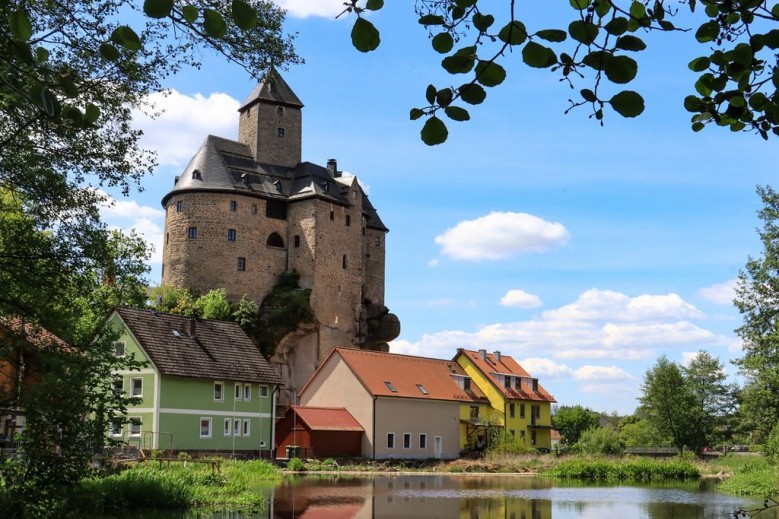 Ferienwohnung und Sommerhaus unter der Burg