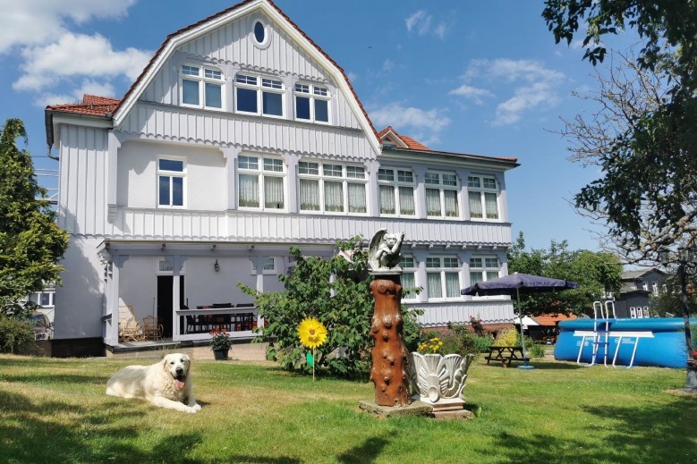 Moderne Ferienwohnung in Friedrichroda mit Garten, gemeinsamem Pool un