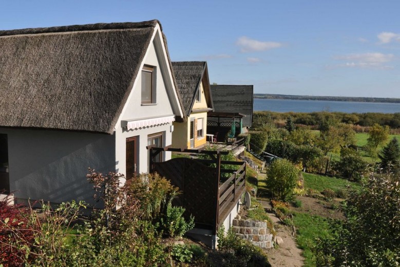 Reetgedecktes Ferienhaus mit Panoramablick