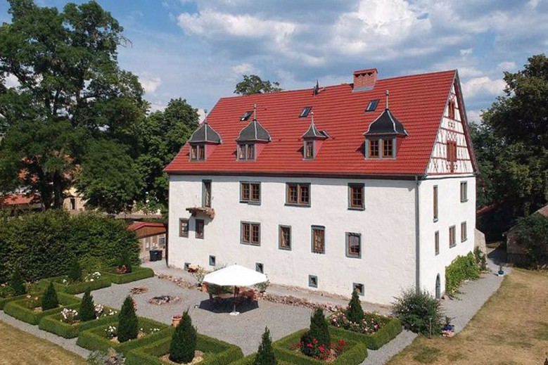 Schloß Roßdorf Ferienwohnungen & Camping