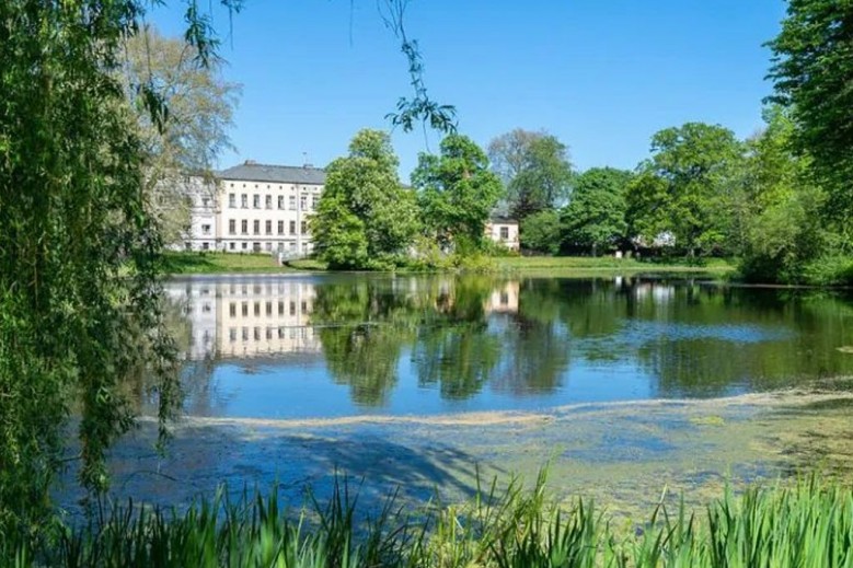 Schloss Semlow mit englischem Landschaftspark