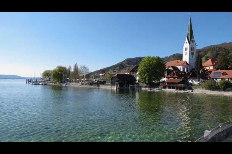 Schönes Modernes Appartement mit Seeblick