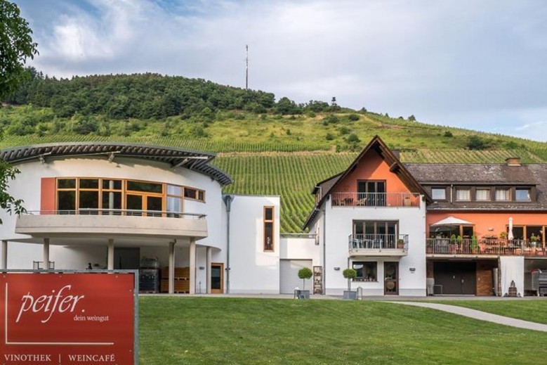 Weingut + Gästehaus PEIFER