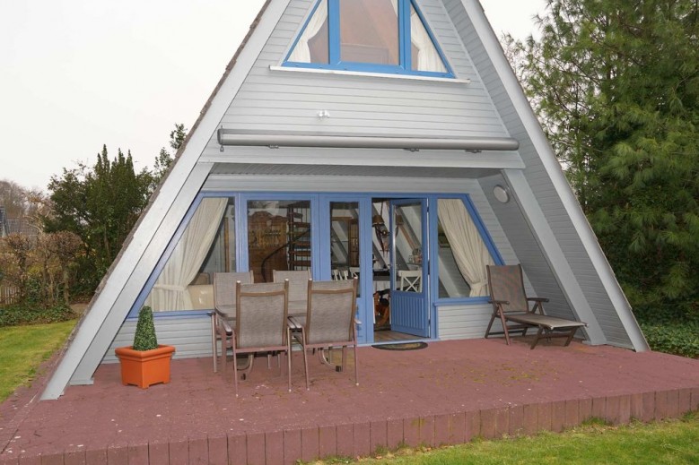 Zeltdachhaus - grosse und sonnige Terrasse mit Mar